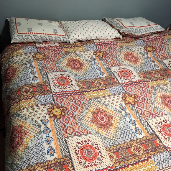 Anthropologie Other - Anthropologie Patterned Reservable Comforter Set
